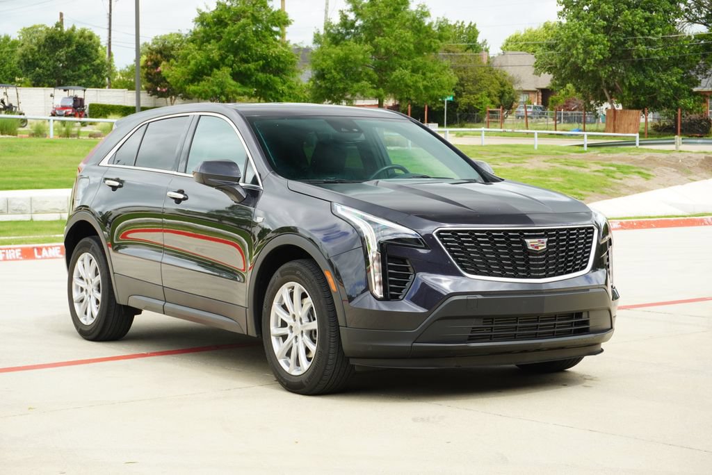 Used 2023 Cadillac XT4 Luxury w/ Cold Weather Package FWD image 6