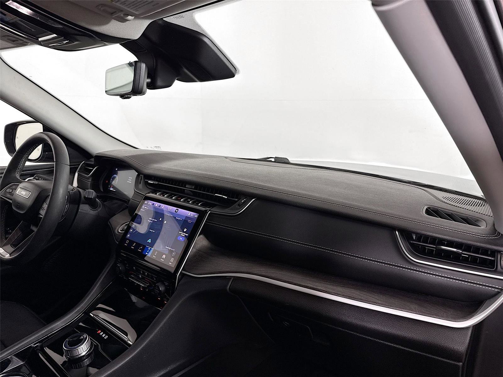 Used 2023 Jeep Grand Cherokee Limited w/ Luxury Tech Group II image 24