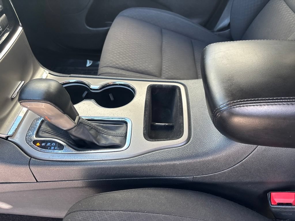 Used 2019 Jeep Grand Cherokee Laredo w/ 18" Wheel & 8.4" Radio Group AWD/4WD image 19