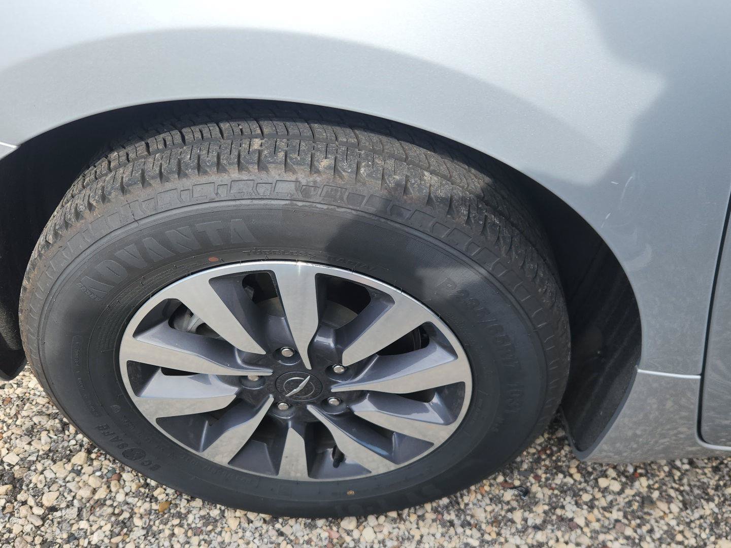 Used 2023 Chrysler Pacifica Touring-L FWD image 3
