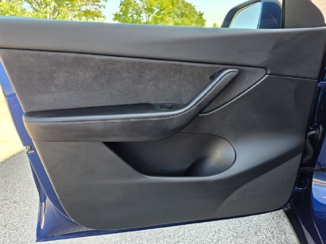 Used 2021 Tesla Model Y Long Range AWD/4WD image 16