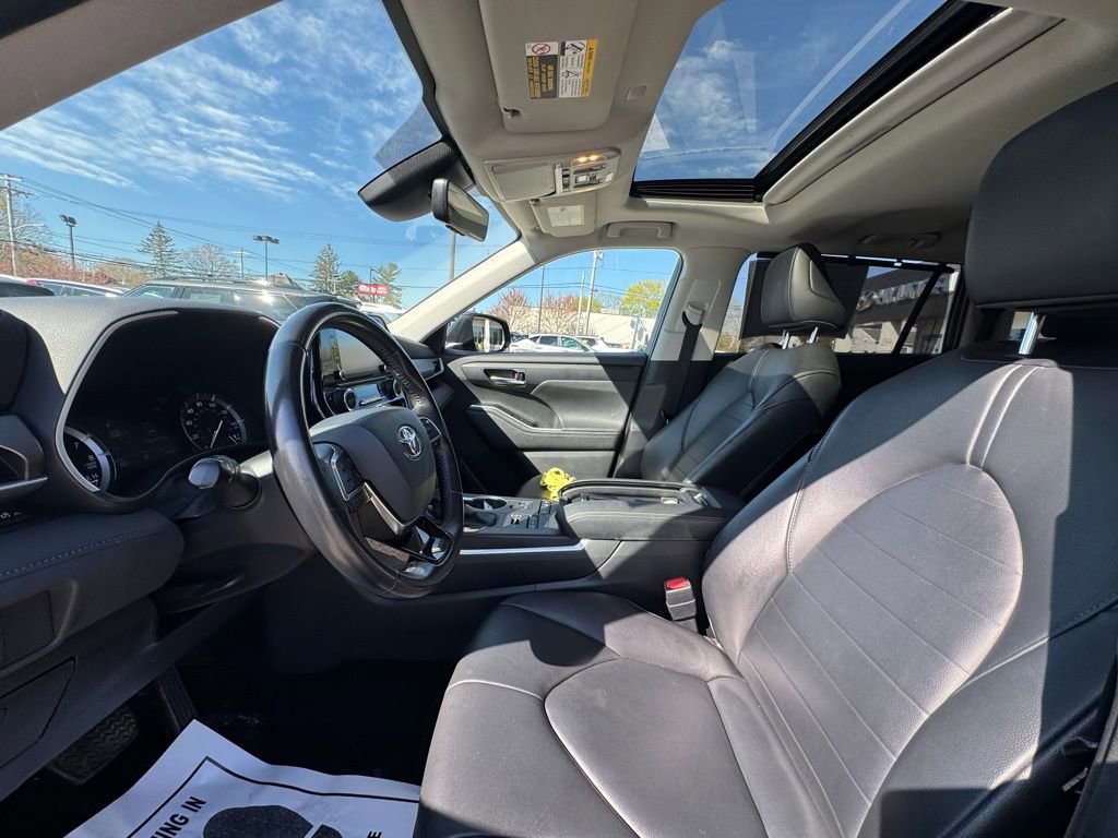 Used 2020 Toyota Highlander XLE AWD/4WD image 22