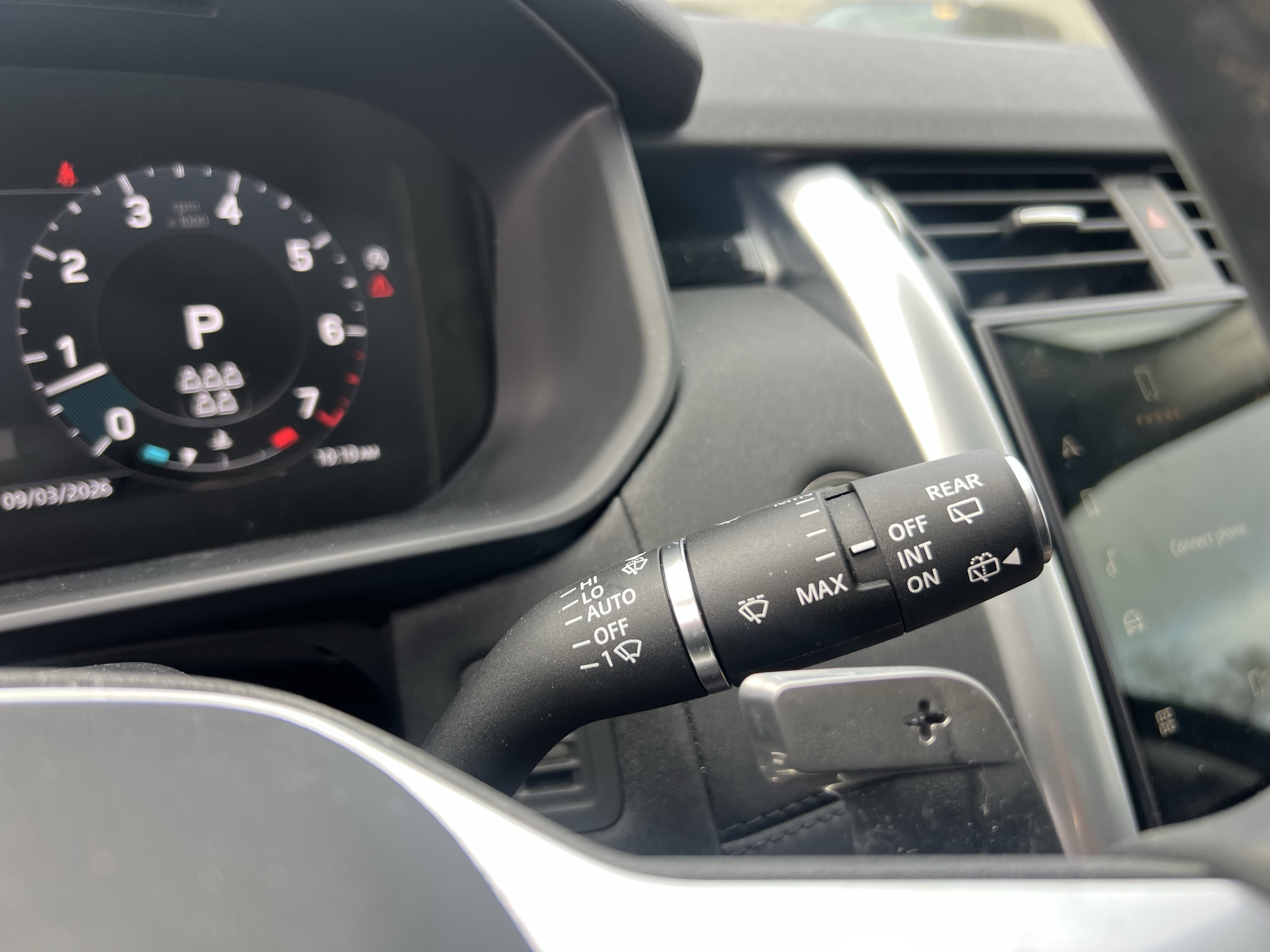 Certified 2024 Land Rover Discovery S image 23