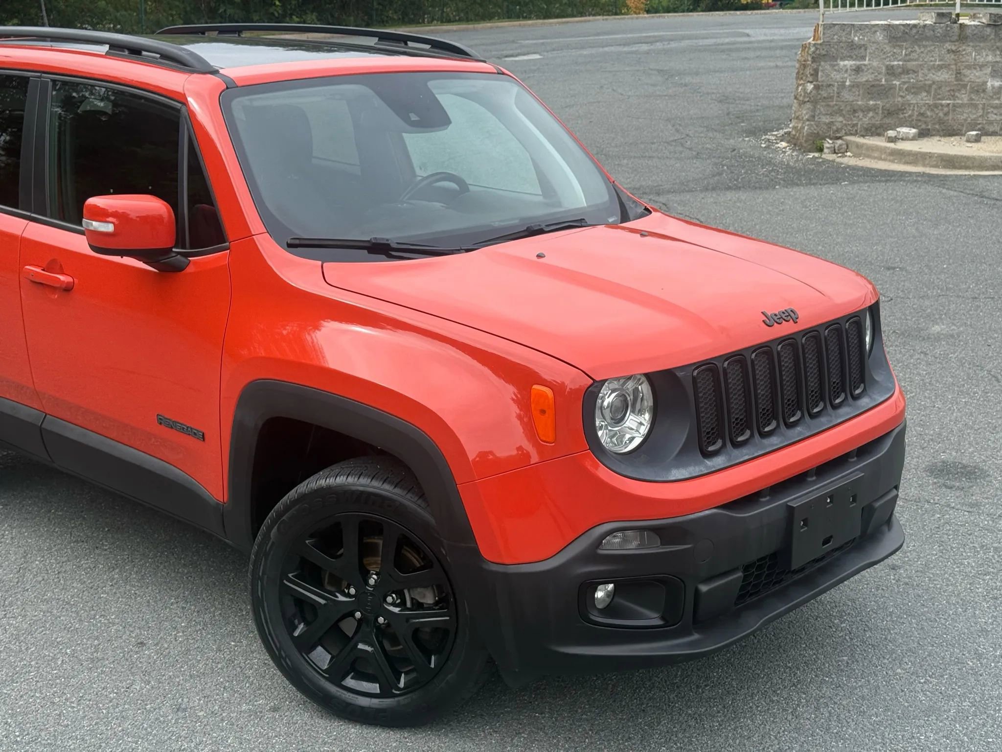 Used 2018 Jeep Renegade Altitude w/ UConnect 8.4 Nav Group image 2