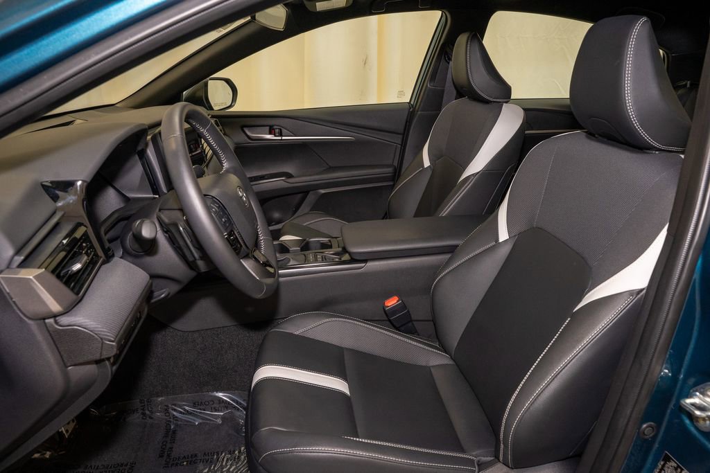 Used 2025 Toyota Camry SE image 10