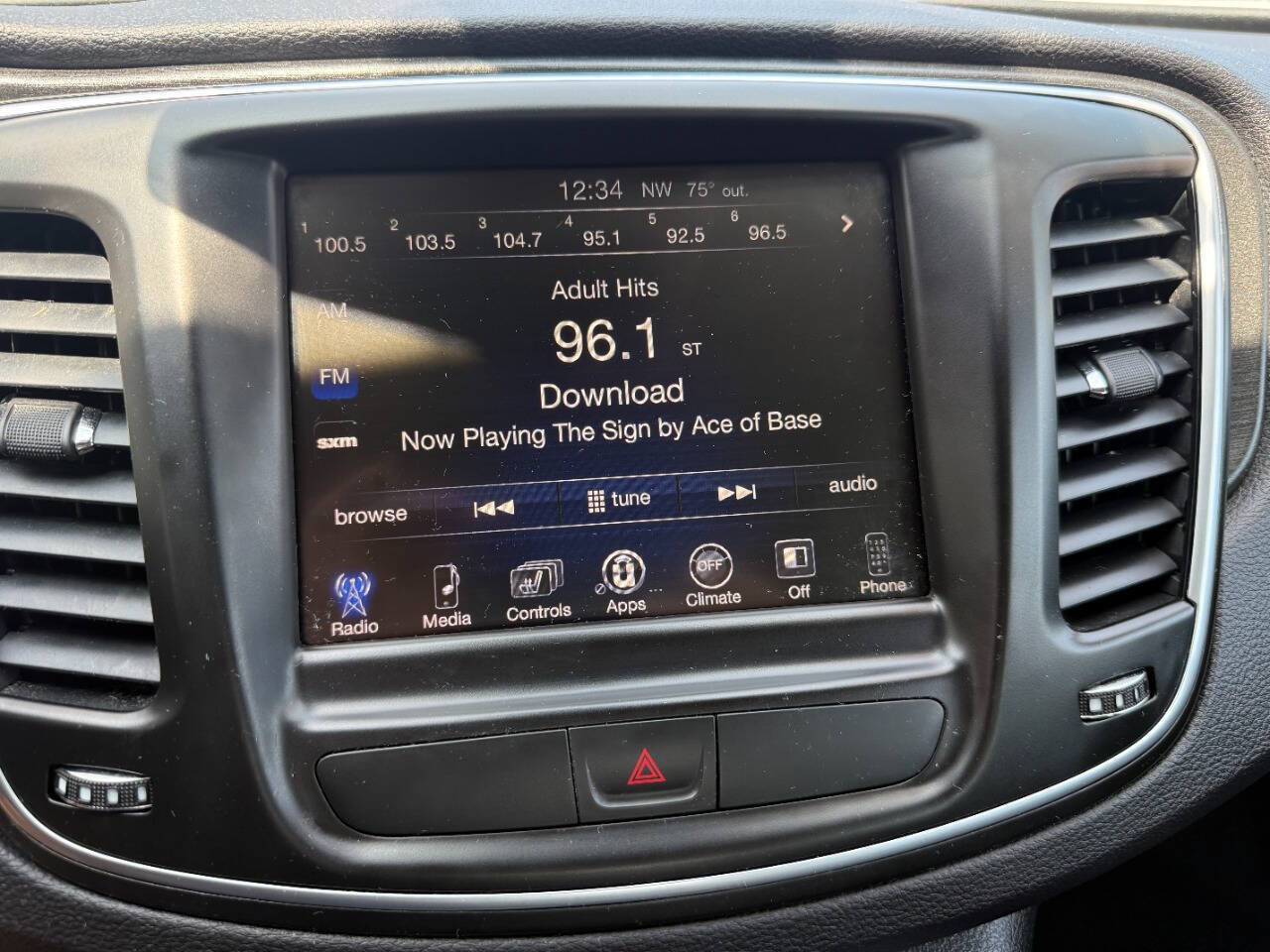 Used 2015 Chrysler 200 Limited w/ Convenience Group FWD image 18