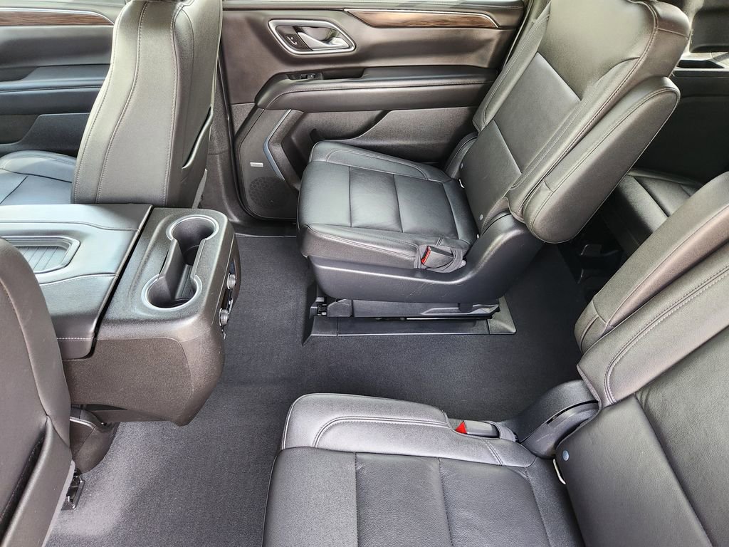 Used 2022 Chevrolet Suburban Z71 w/ Luxury Package image 13