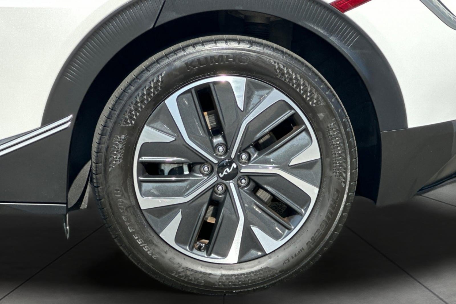 Used 2023 Kia EV6 Light RWD image 26