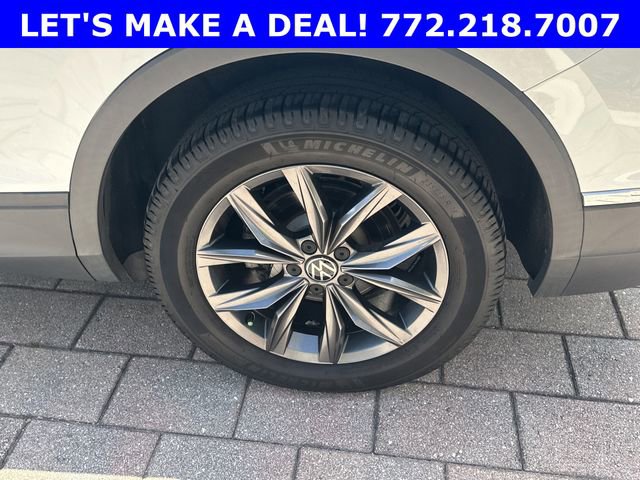 Certified 2022 Volkswagen Tiguan SE FWD image 11