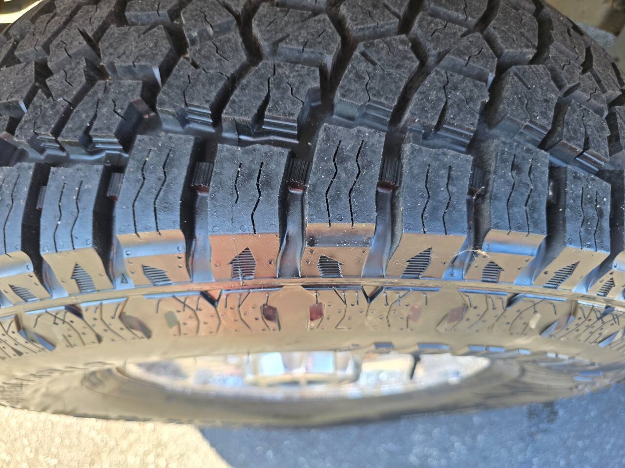 Used 2004 Ford Excursion XLT AWD/4WD image 11