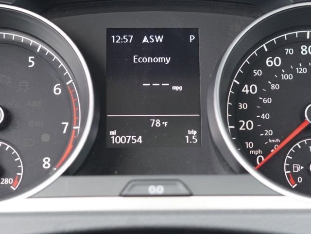 Used 2017 Volkswagen Golf Wolfsburg Edition image 20