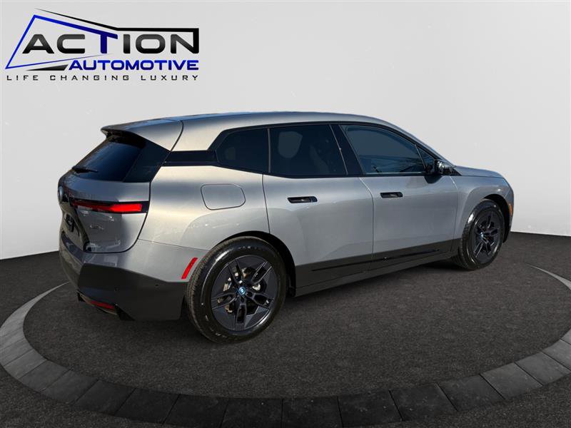 Used 2023 BMW iX xDrive50 w/ Premium Package image 8
