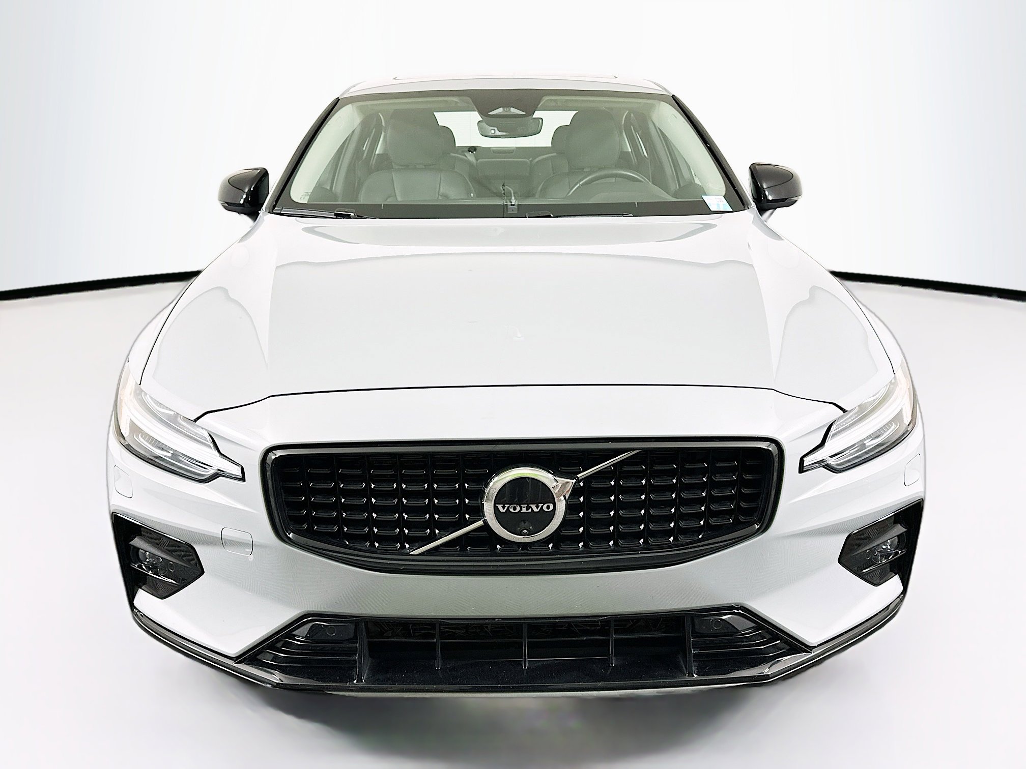 Used 2025 Volvo S60 B5 Plus image 2