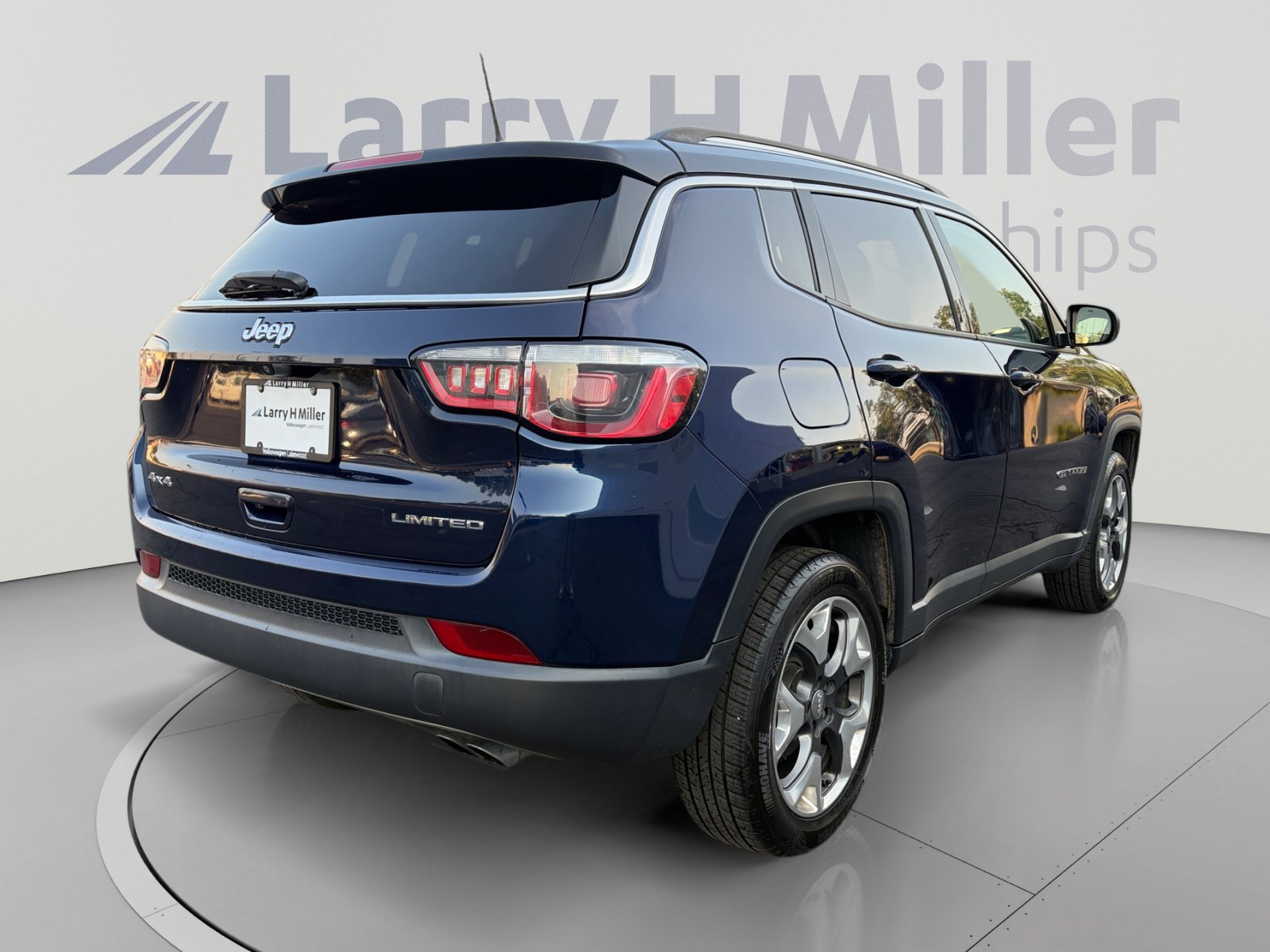 Used 2018 Jeep Compass Limited AWD/4WD image 5
