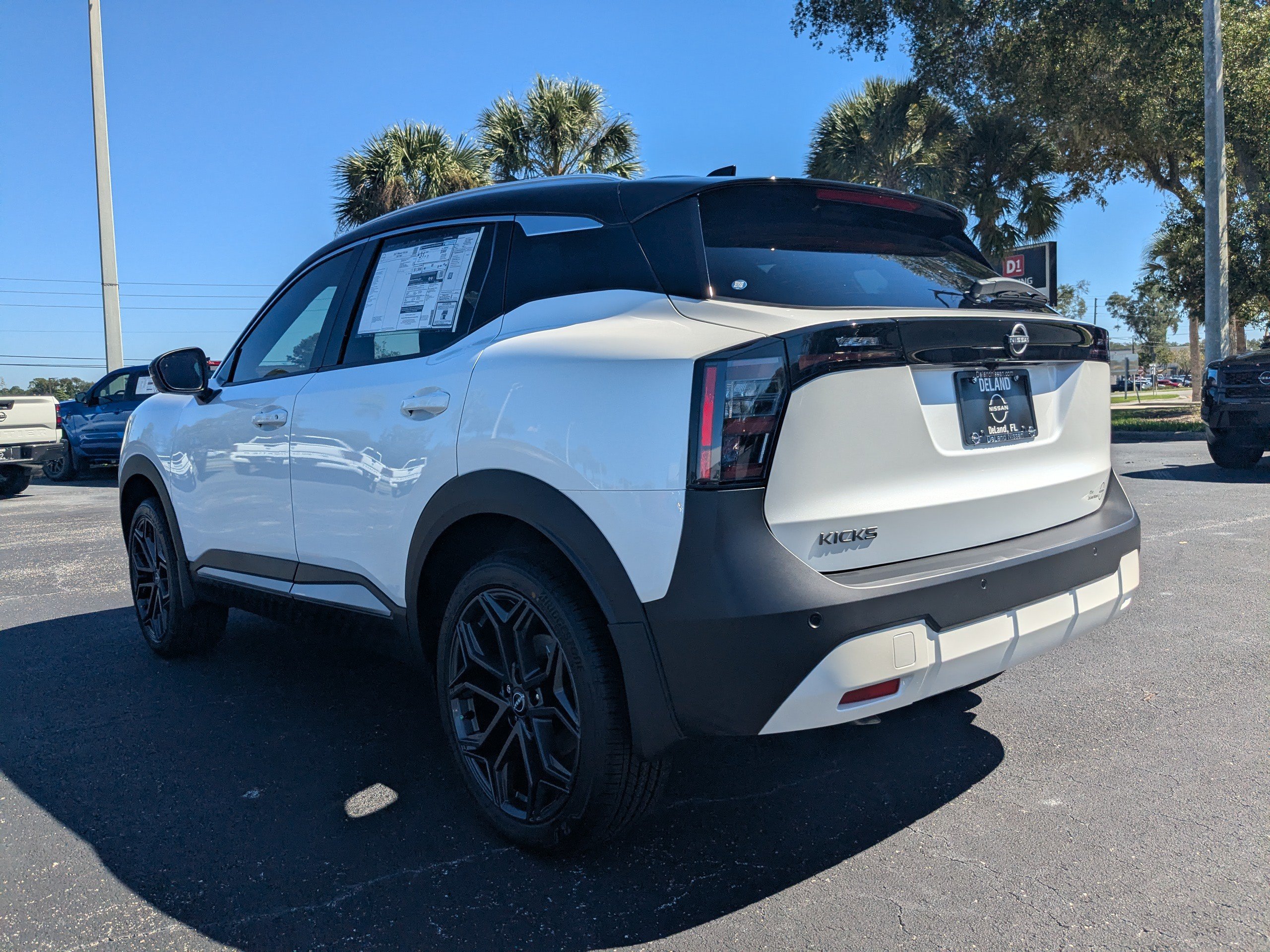 New 2027 Nissan Kicks SR FWD image 6