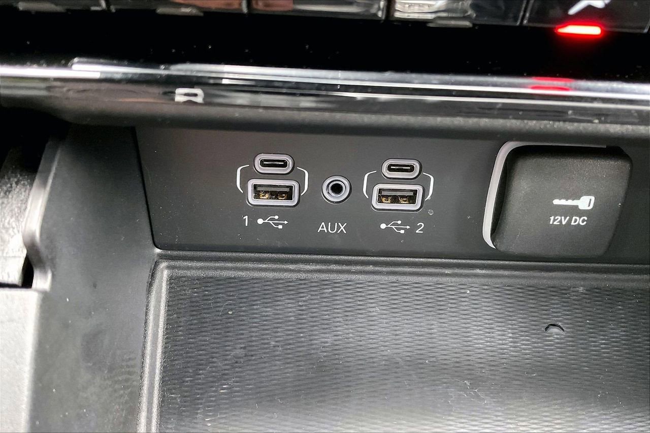 Used 2023 Jeep Grand Cherokee Altitude AWD/4WD image 17