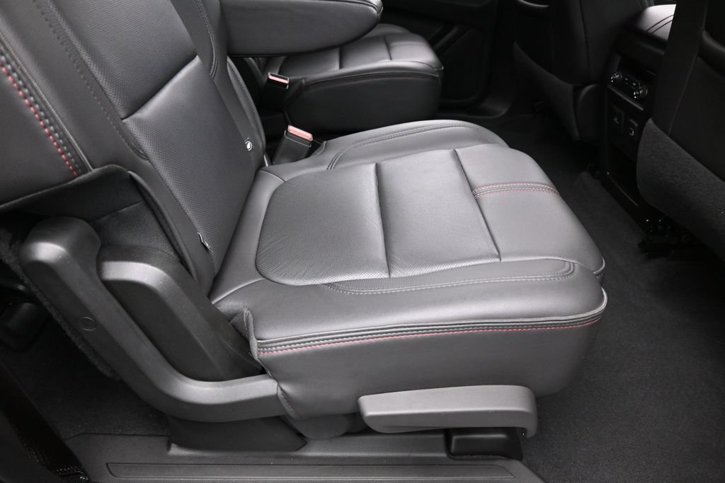 Used 2023 Chevrolet Traverse RS FWD image 49