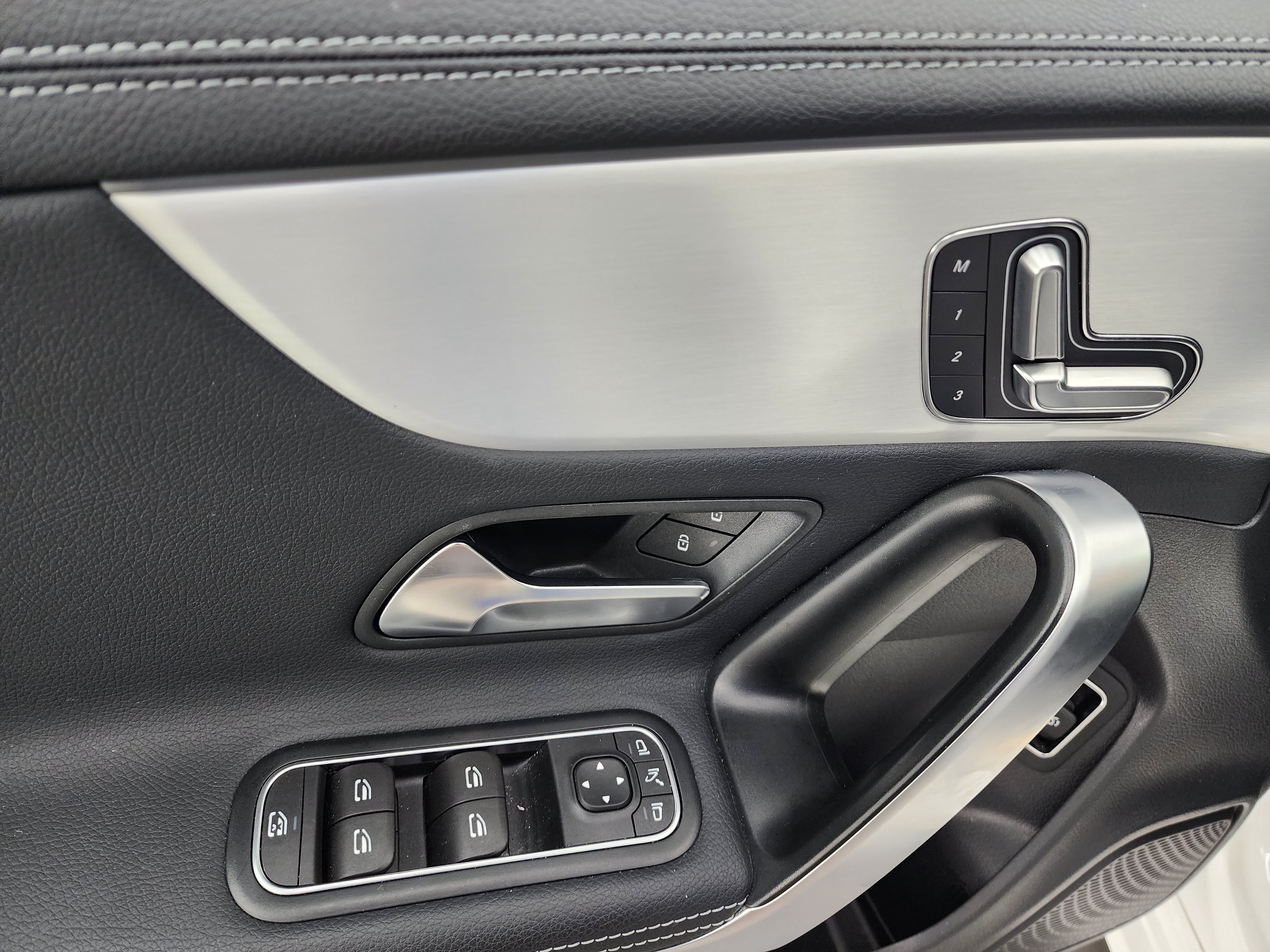 Used 2025 Mercedes-Benz CLA 250 4MATIC image 40