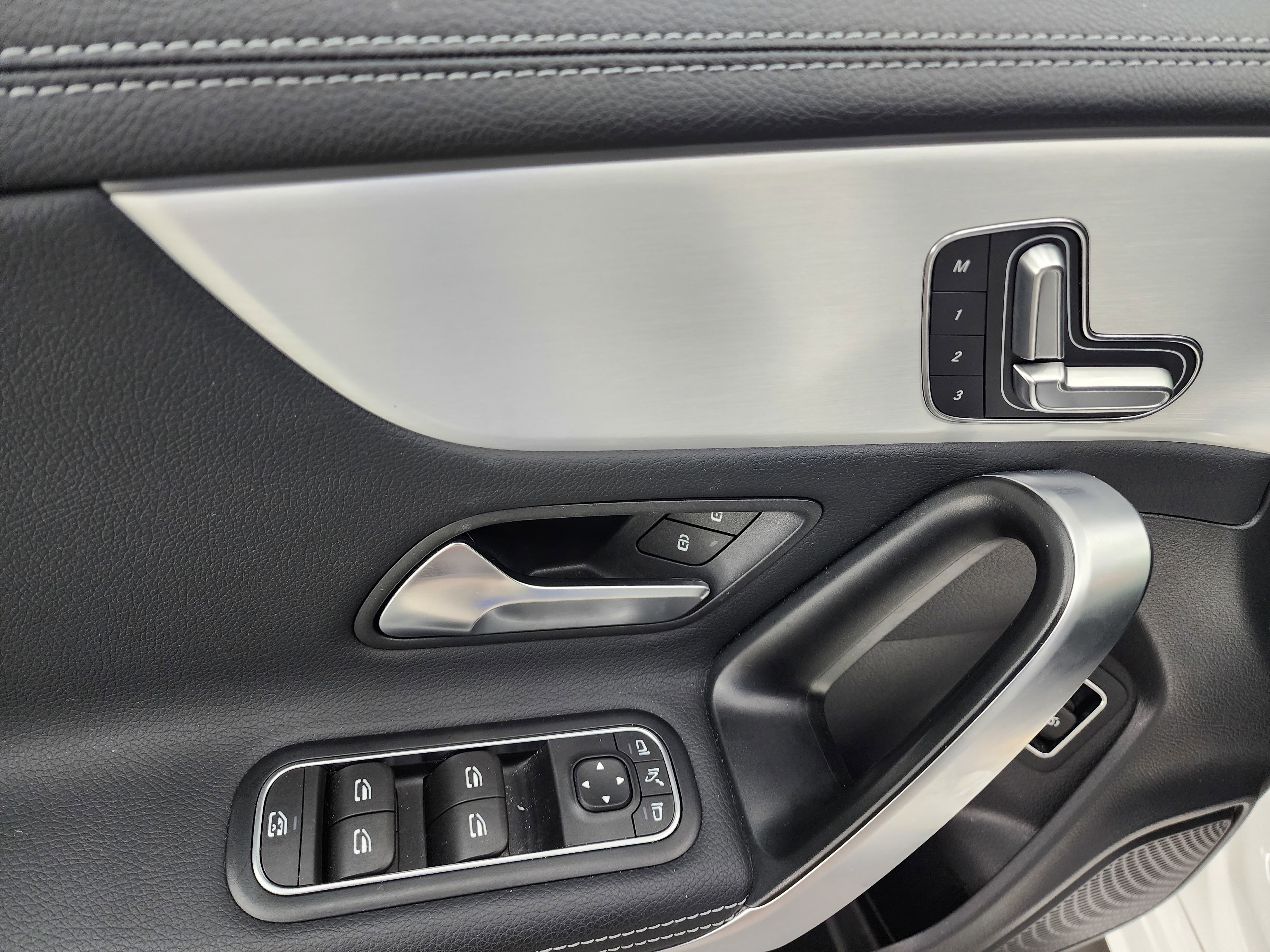 Used 2025 Mercedes-Benz CLA 250 4MATIC image 40