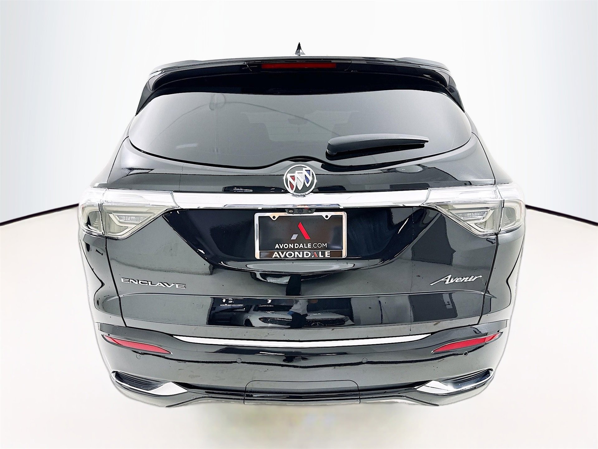 Used 2024 Buick Enclave Avenir w/ Avenir Technology Package image 7