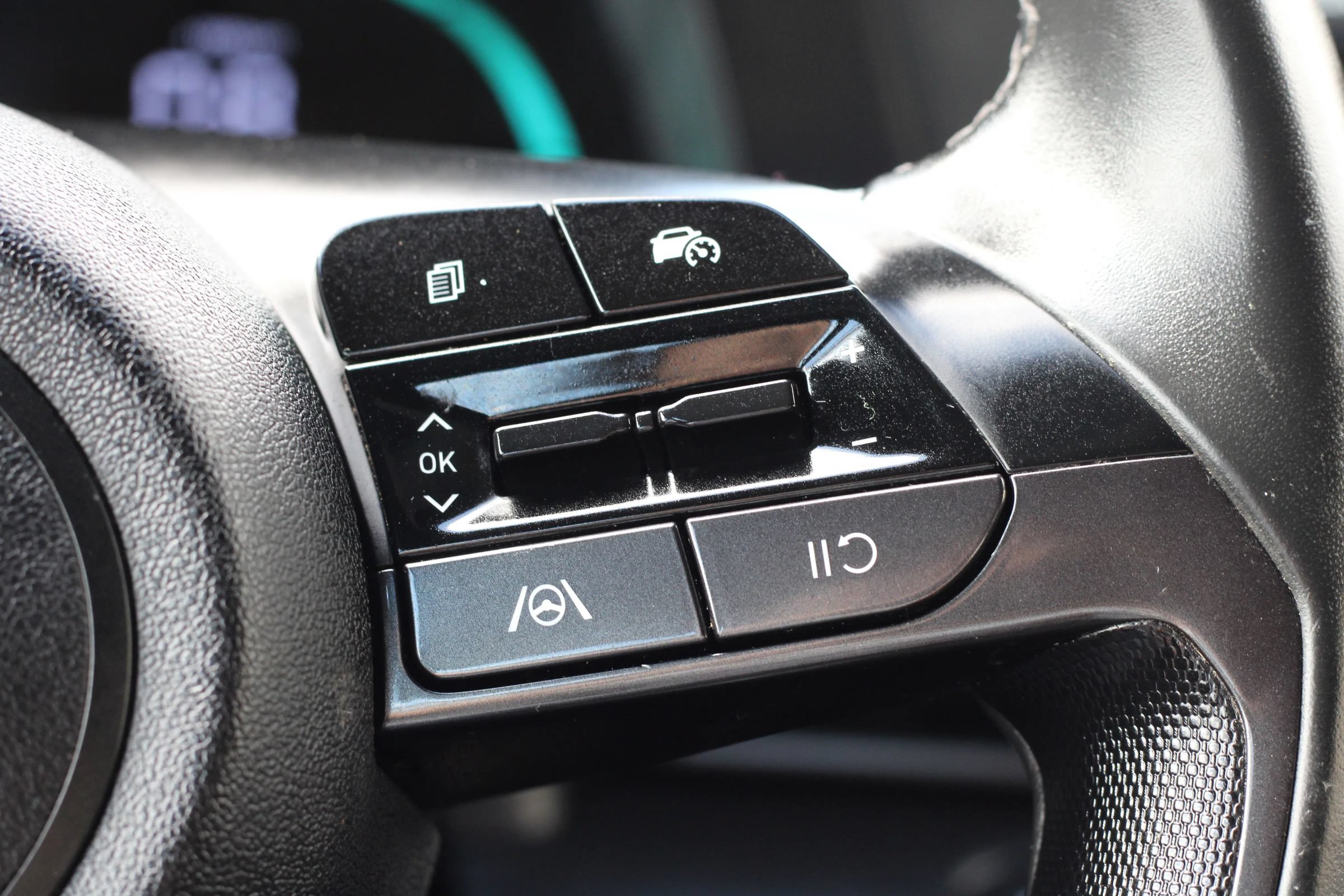 Used 2025 Hyundai Elantra Sport FWD image 17