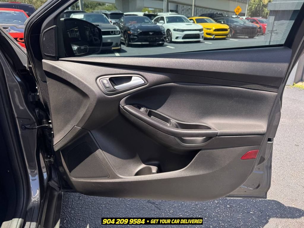 Used 2016 Ford Focus SE FWD image 34