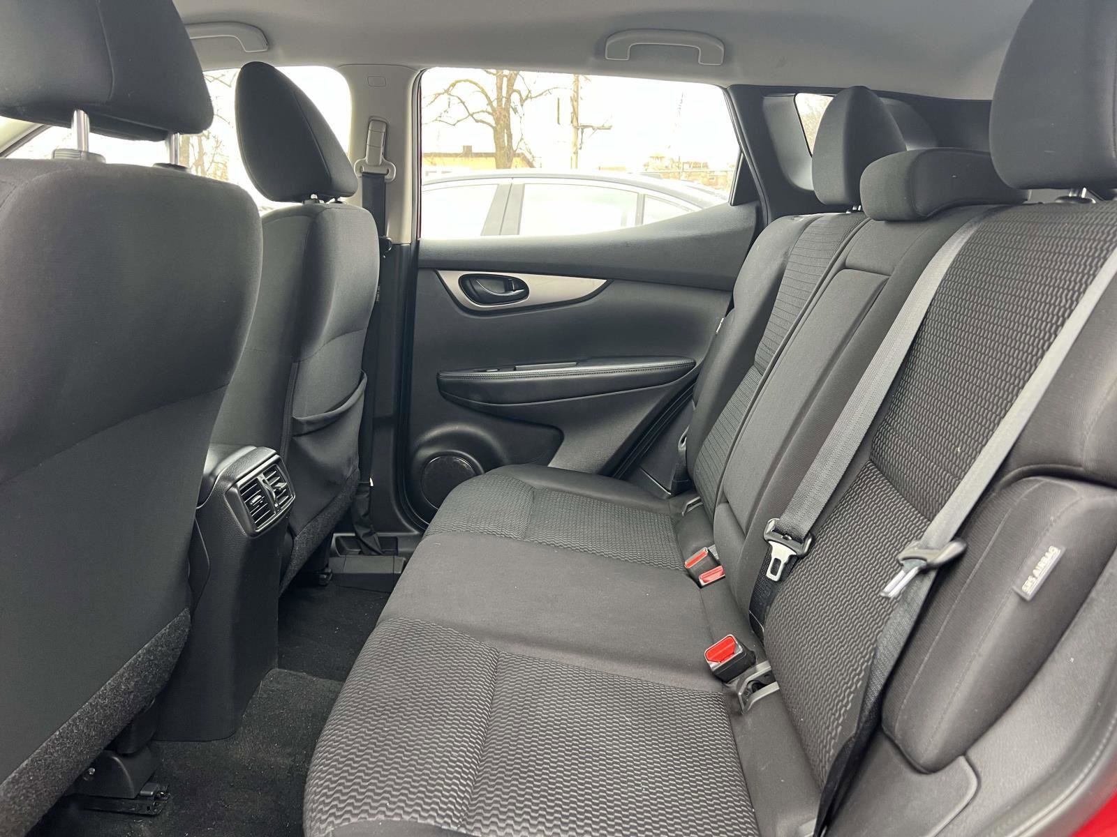 Used 2022 Nissan Rogue Sport S image 13