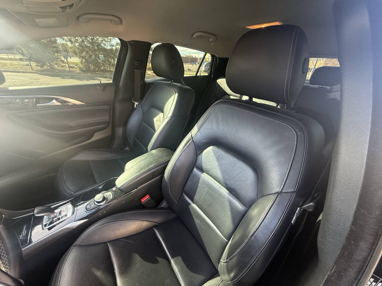 Used 2017 INFINITI QX30 AWD image 18