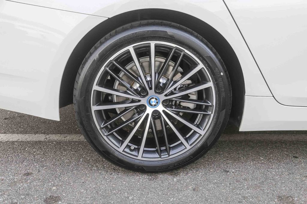 Certified 2023 BMW 530e w/ Convenience Package RWD image 8