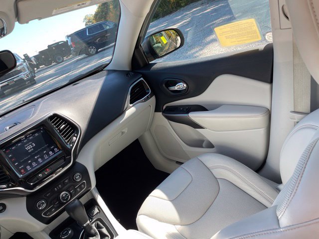 Used 2019 Jeep Cherokee Limited w/ Luxury Group AWD/4WD image 24