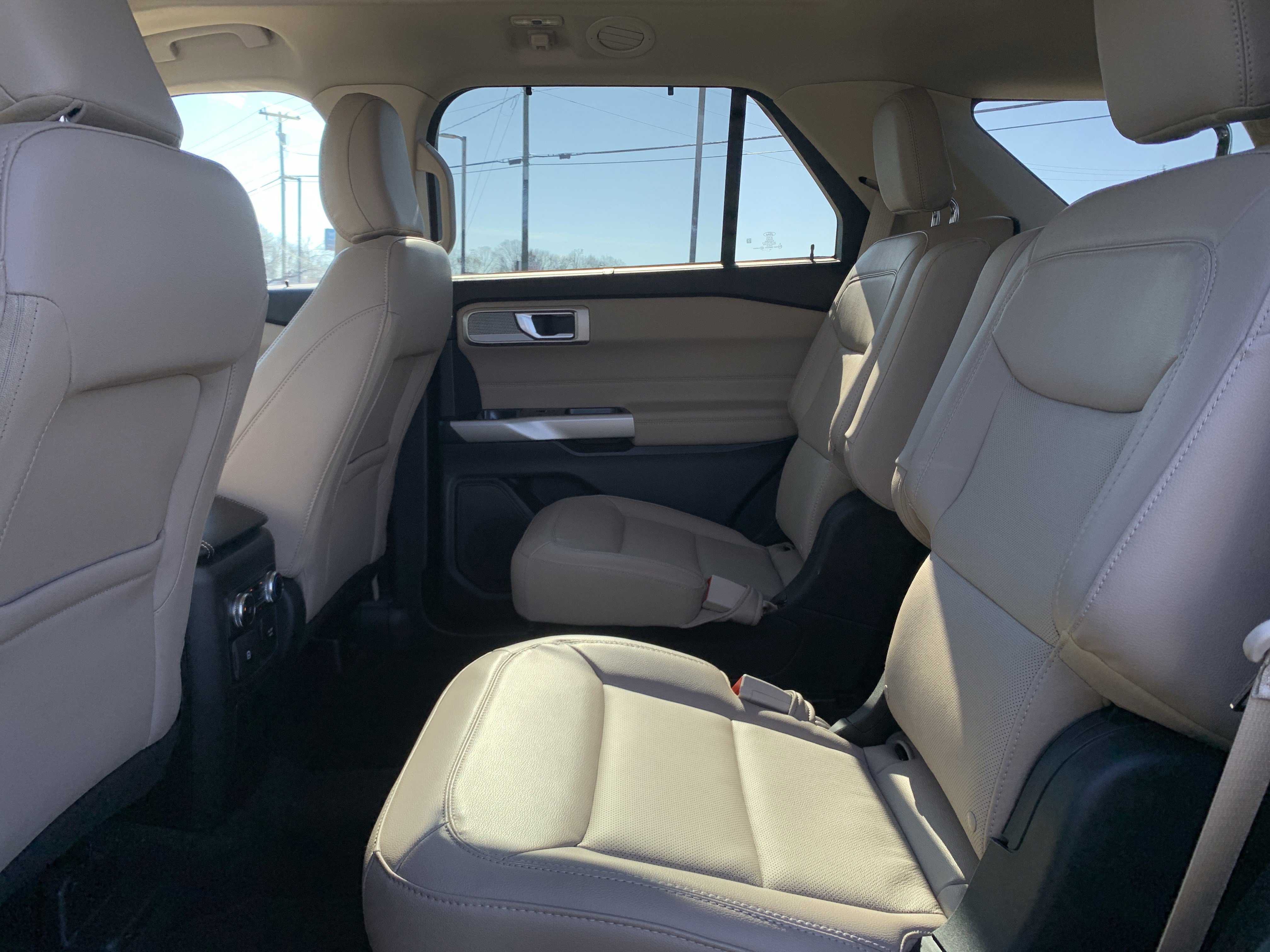 Used 2023 Ford Explorer Limited w/ Equipment Group 301A image 32