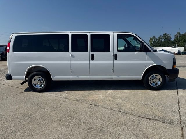 Used 2025 Chevrolet Express 3500 LS RWD image 6