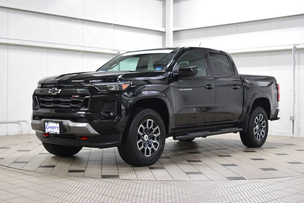 Used 2024 Chevrolet Colorado Z71 w/ Z71 Convenience Package 2 AWD/4WD image 3
