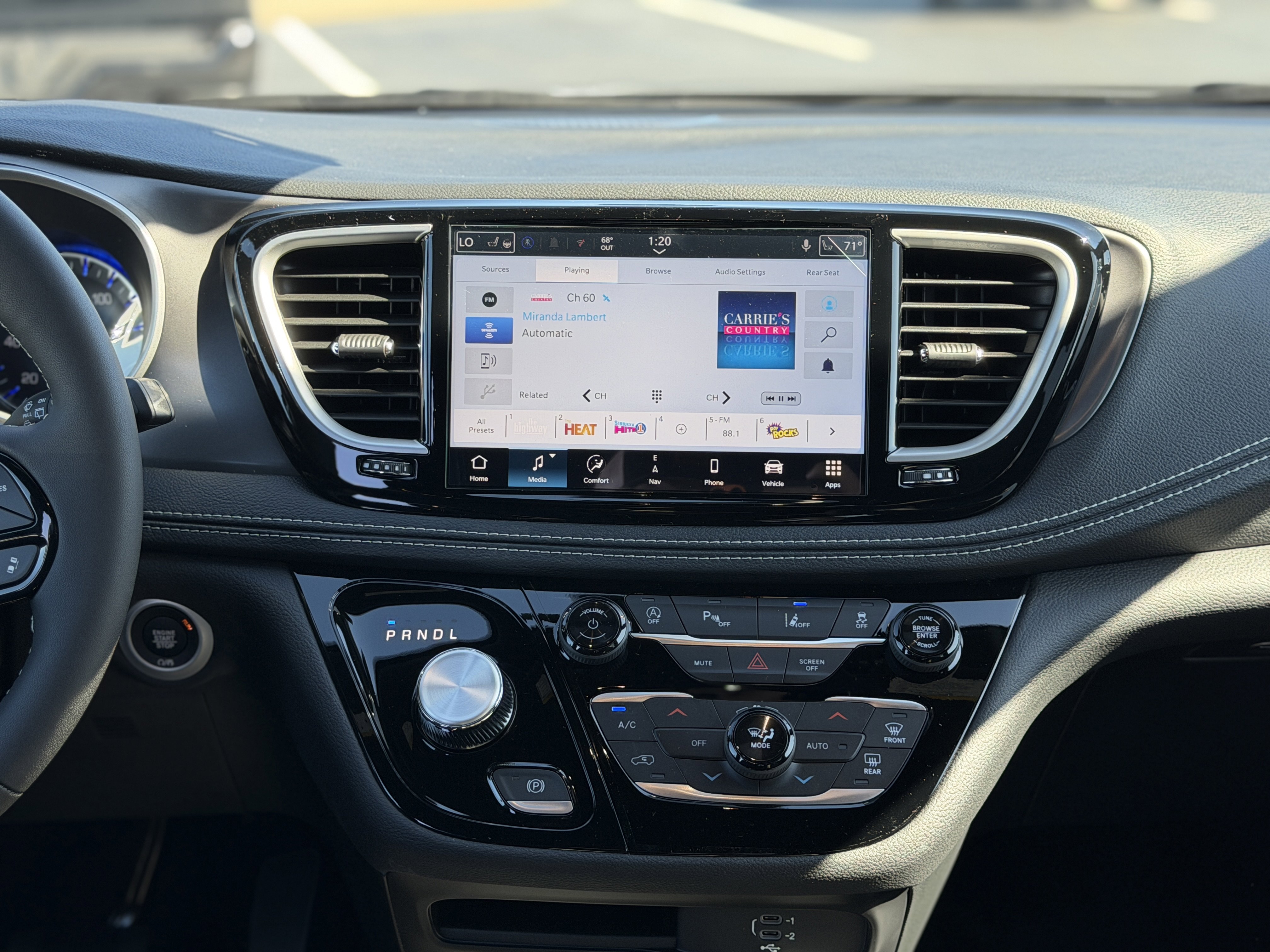 New 2026 Chrysler Pacifica Select image 16
