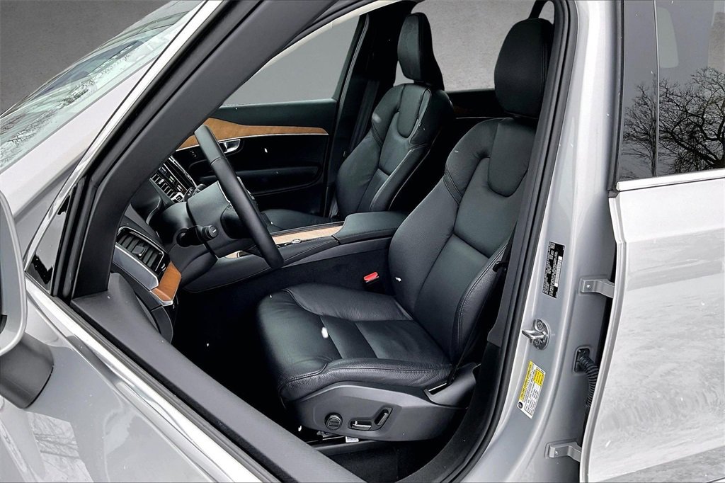 Used 2024 Volvo XC90 B6 Plus w/ Protection Package image 21