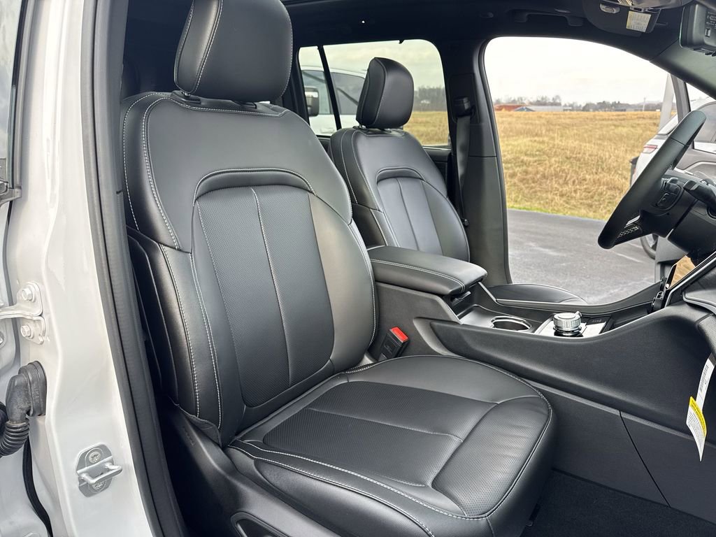 New 2025 Jeep Grand Cherokee Limited w/ Luxury Tech Group II image 25