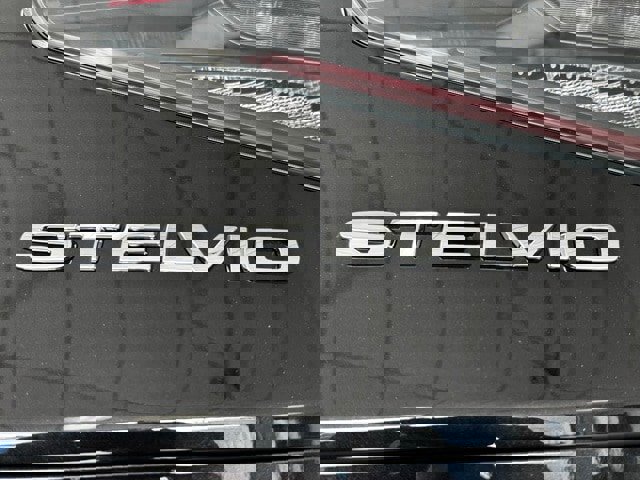 New 2025 Alfa Romeo Stelvio Sprint image 9