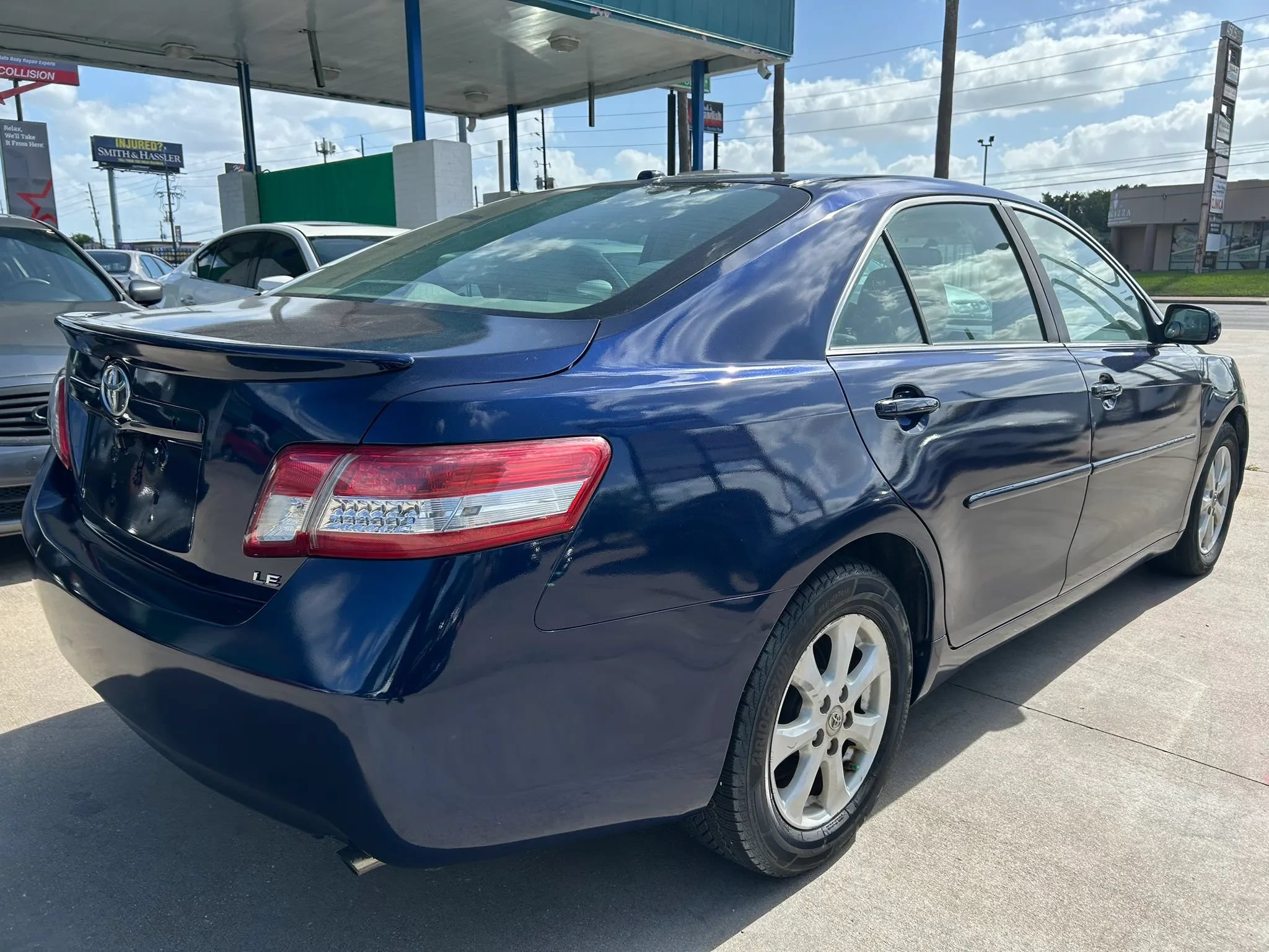 Used 2010 Toyota Camry LE FWD image 5