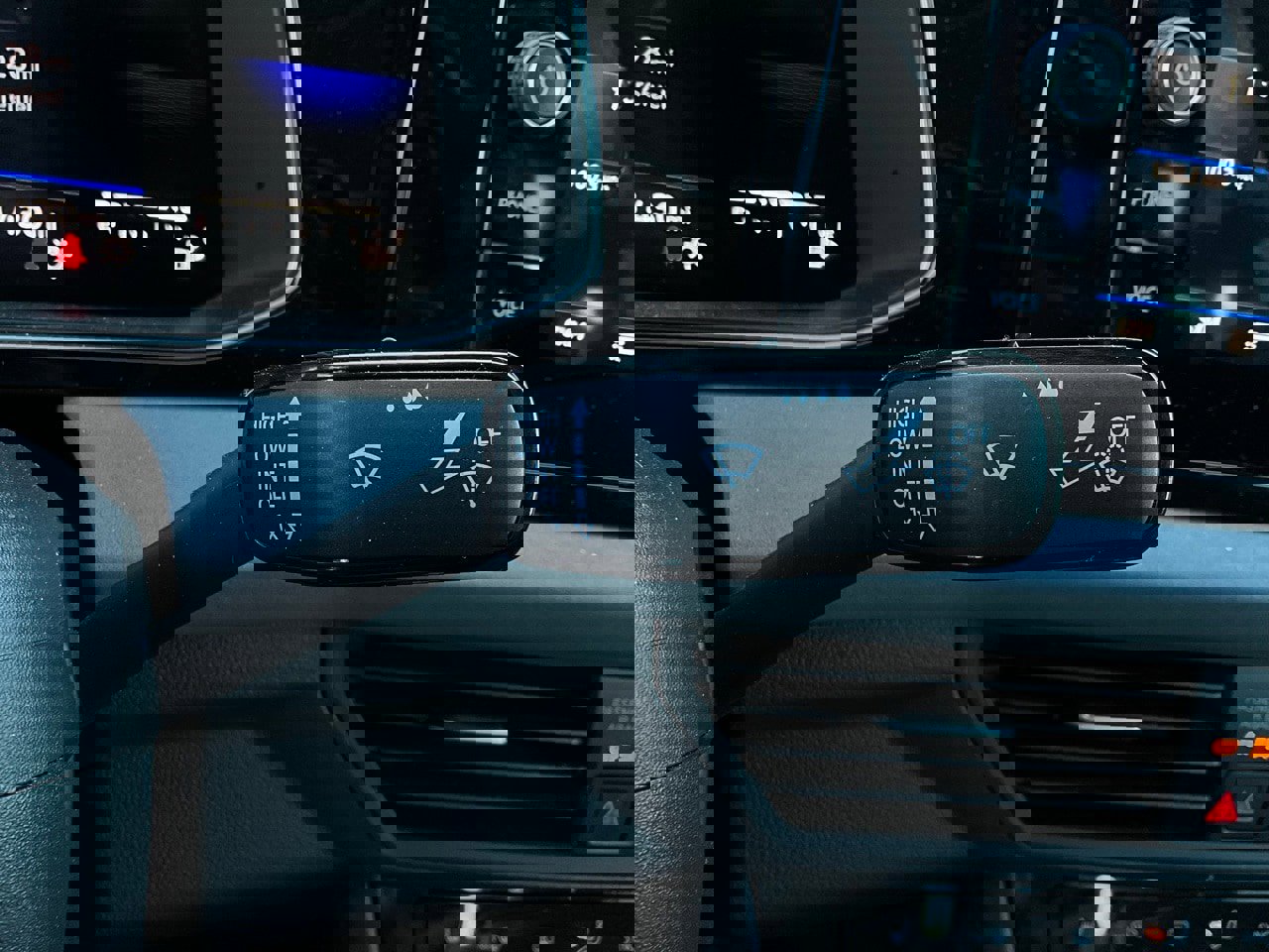 Used 2025 Volkswagen Jetta SE image 37