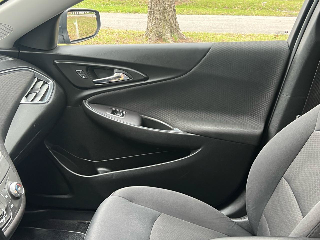 Used 2016 Chevrolet Malibu LT FWD image 28