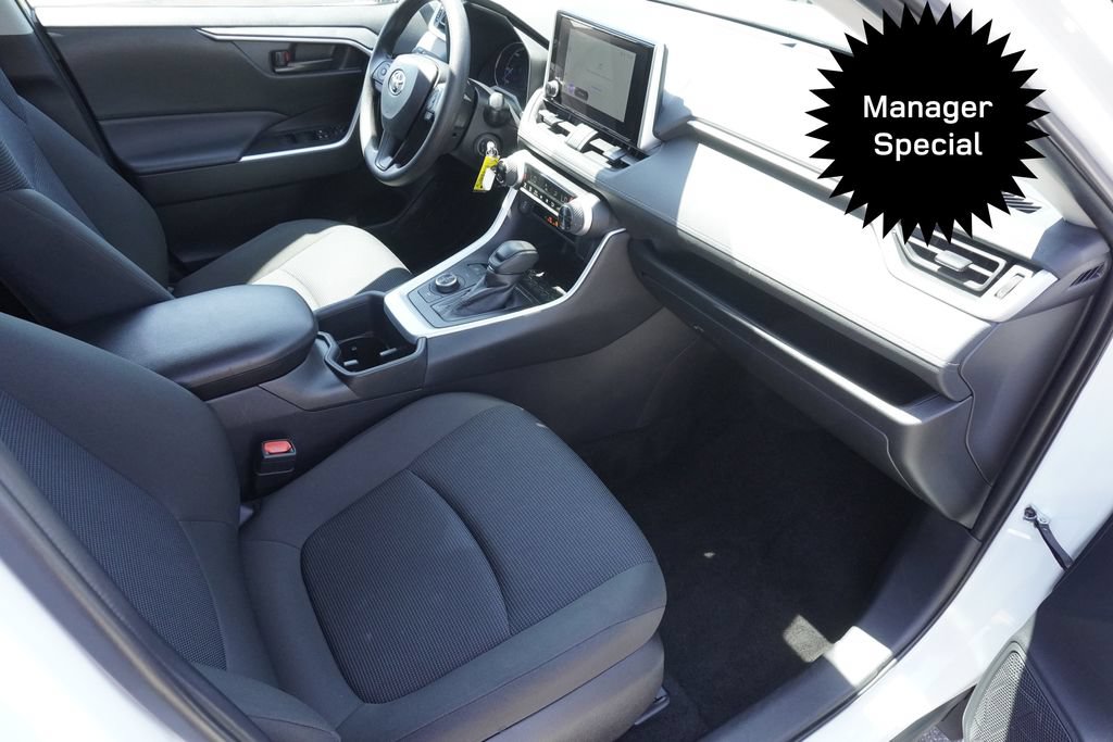 Used 2025 Toyota RAV4 LE AWD/4WD image 22