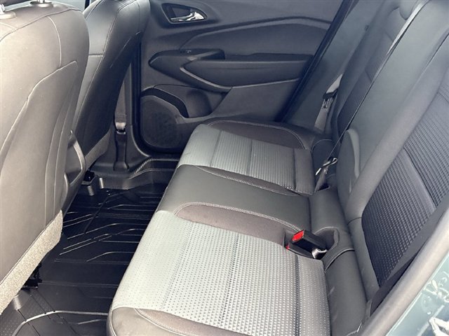 Used 2026 Chevrolet Trax LT w/ Sunroof Package FWD image 24