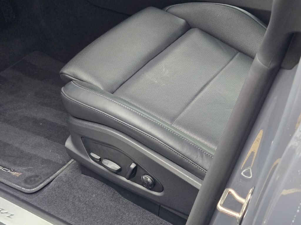 Certified 2025 Porsche Macan Electric image 20