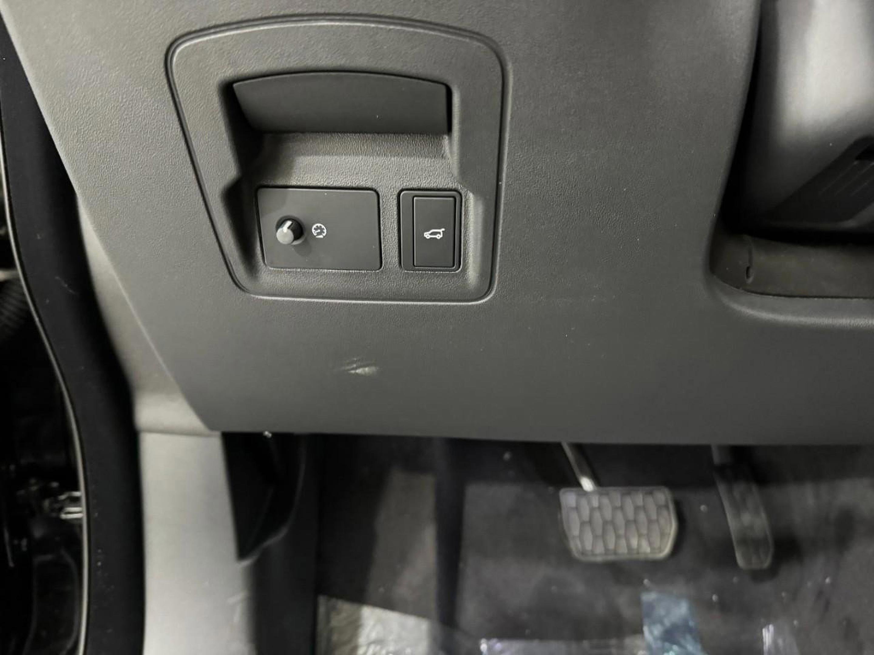 New 2026 Land Rover Range Rover Velar S image 29