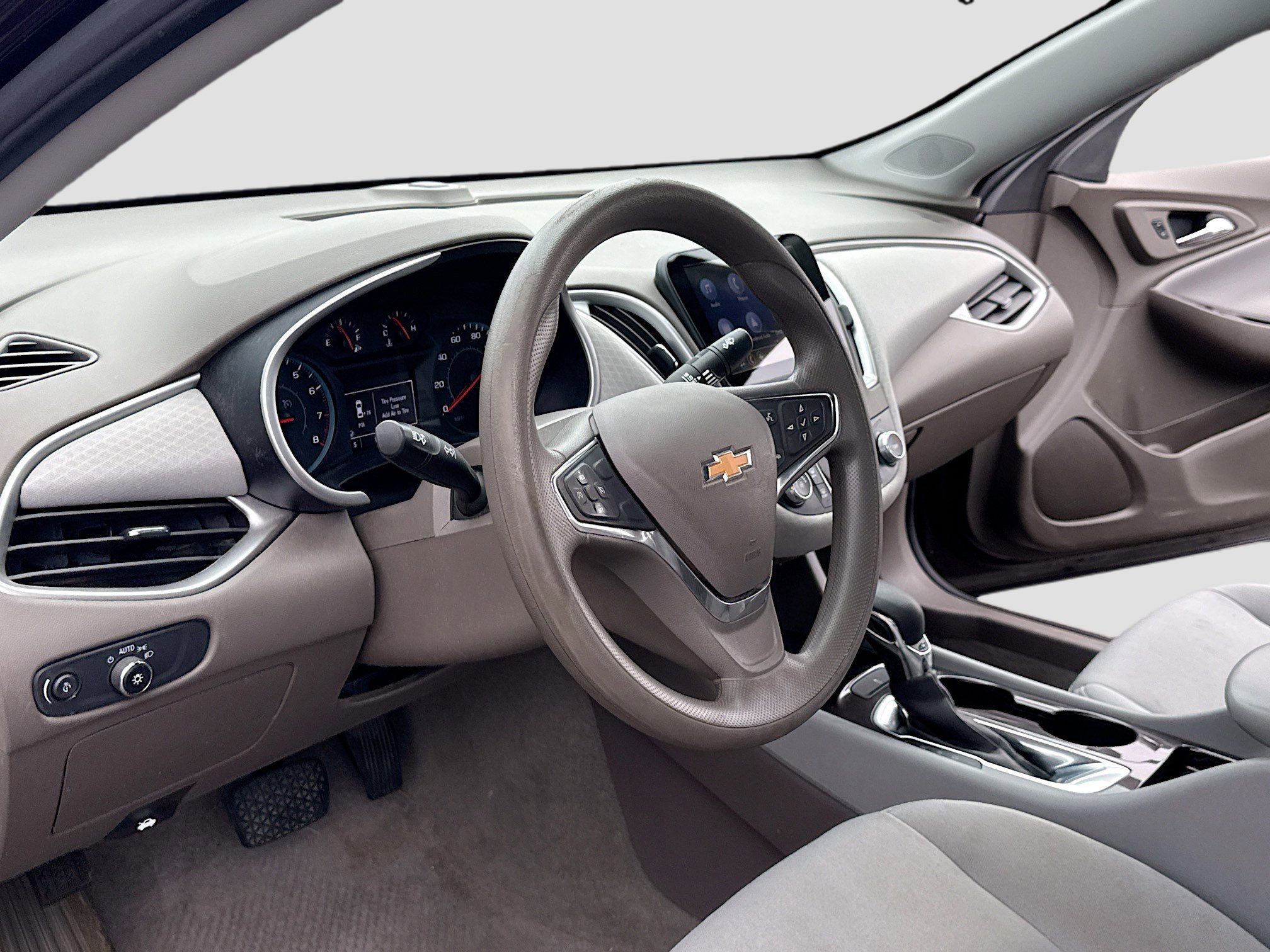 Used 2021 Chevrolet Malibu LS FWD image 4