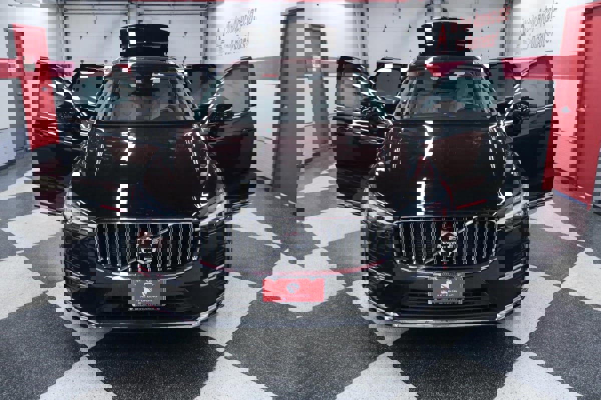 Used 2023 Volvo XC60 B5 Plus image 26