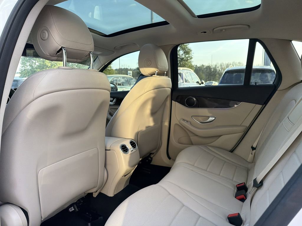 Used 2022 Mercedes-Benz GLC 300 4MATIC image 12
