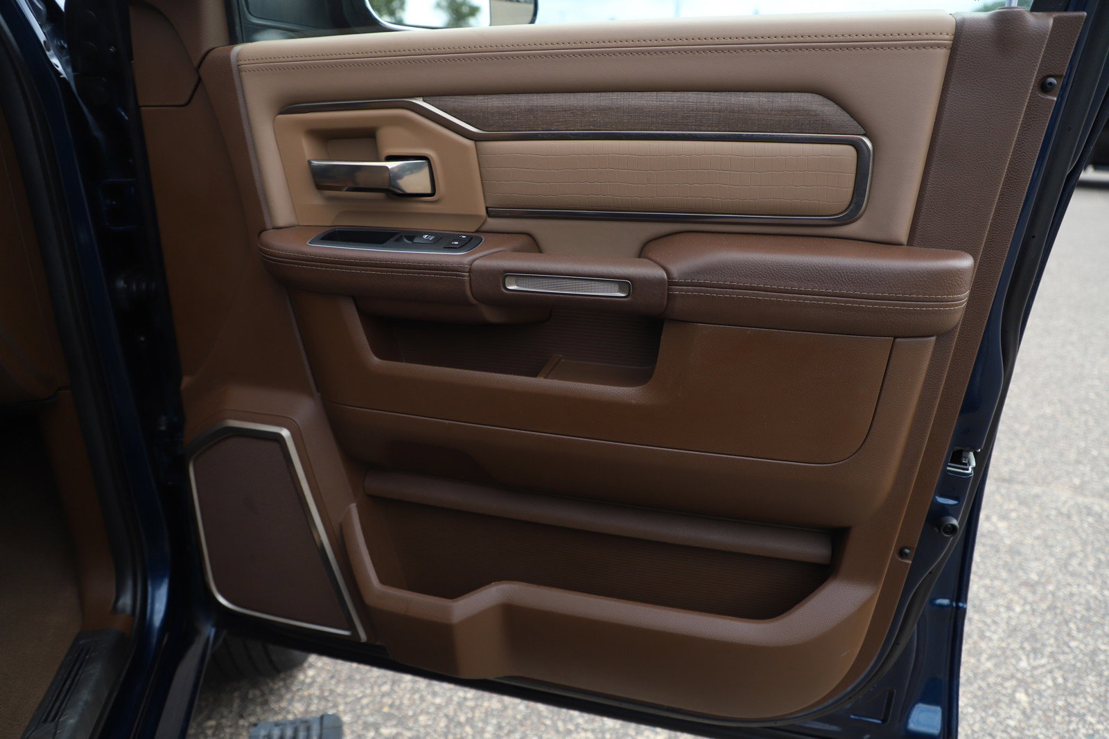 Used 2020 RAM 3500 Limited image 11