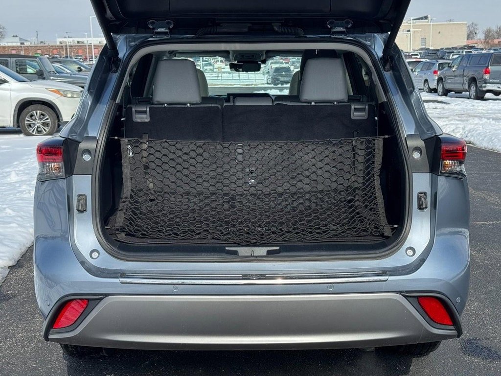 Used 2024 Toyota Highlander Platinum image 6