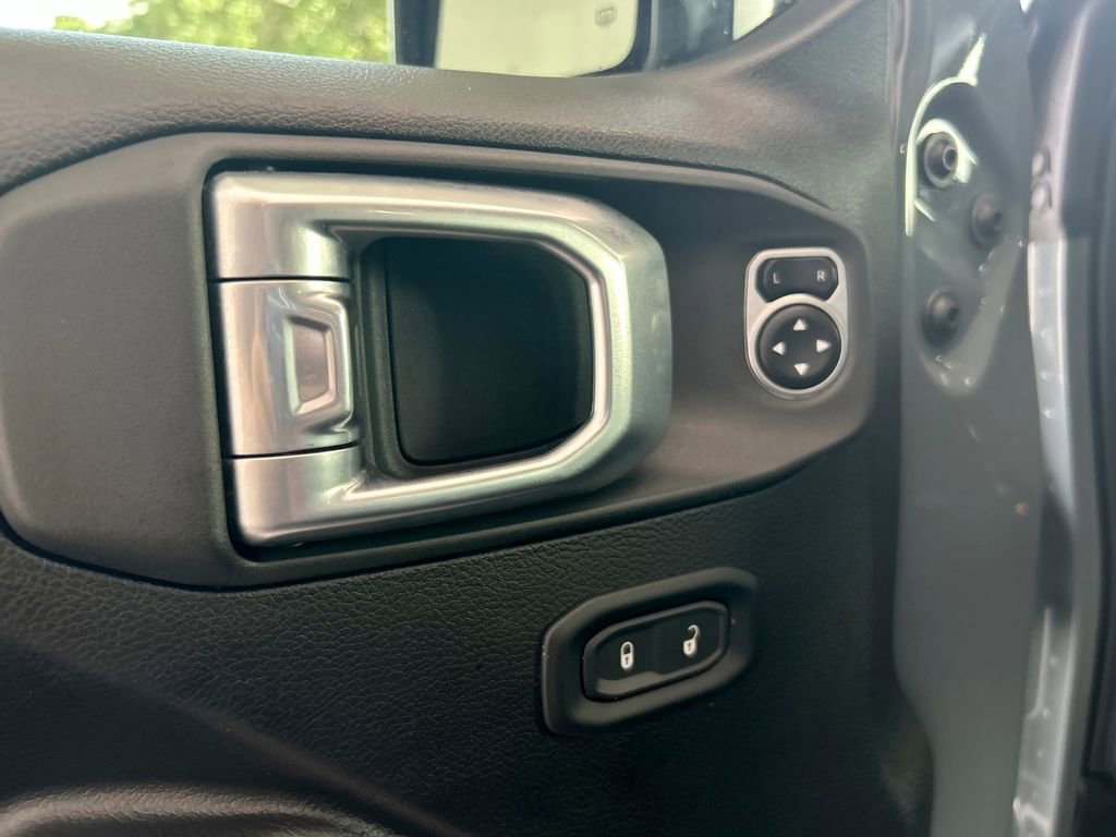 Used 2024 Jeep Gladiator Sport AWD/4WD image 11